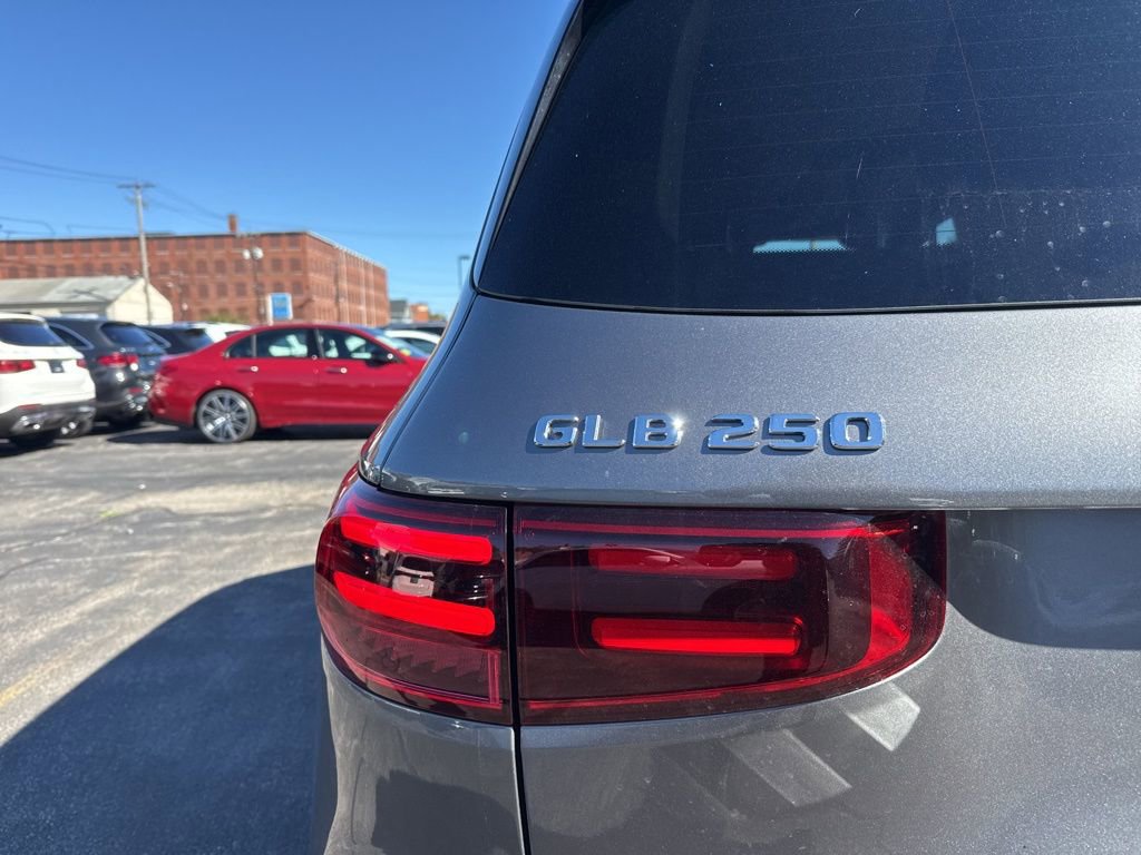 New 2026 Mercedes-Benz GLB 250 4MATIC image 7