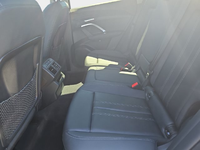 Used 2025 Audi Q5 Premium w/ Convenience Package AWD/4WD image 17