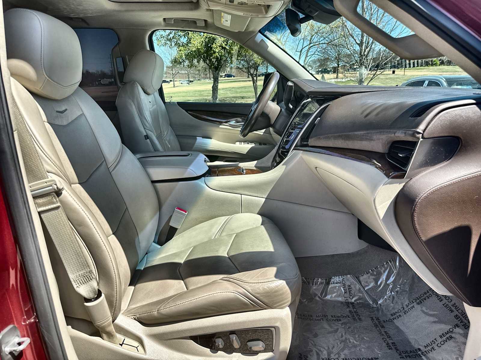 Used 2016 Cadillac Escalade Luxury image 9