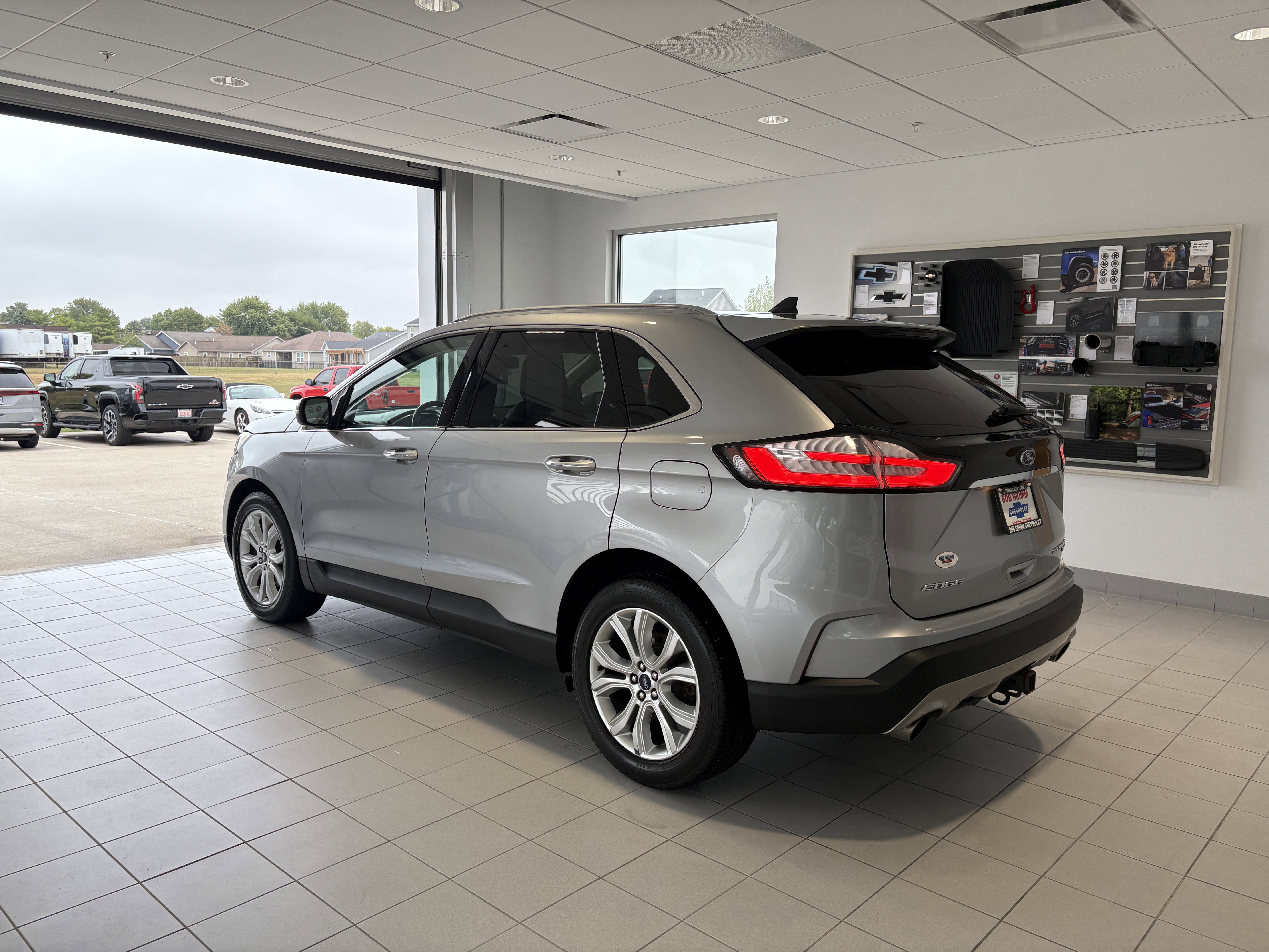 Used 2020 Ford Edge Titanium w/ Class II Trailer Tow Package image 3