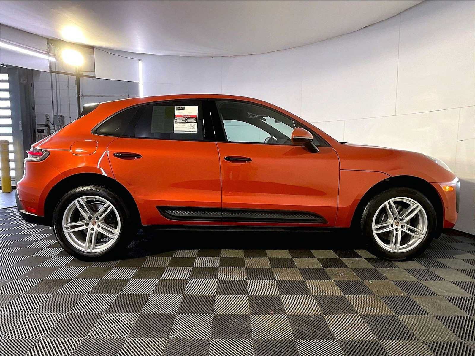 Certified 2023 Porsche Macan AWD/4WD image 8