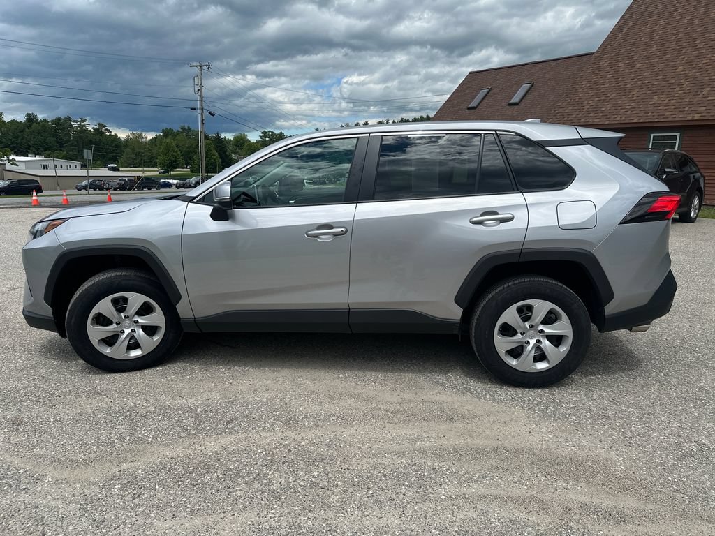Used 2024 Toyota RAV4 LE AWD/4WD image 2