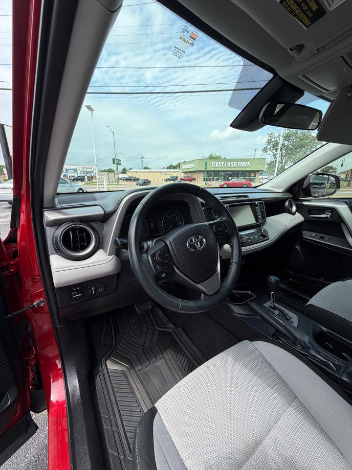 Used 2017 Toyota RAV4 XLE FWD image 9