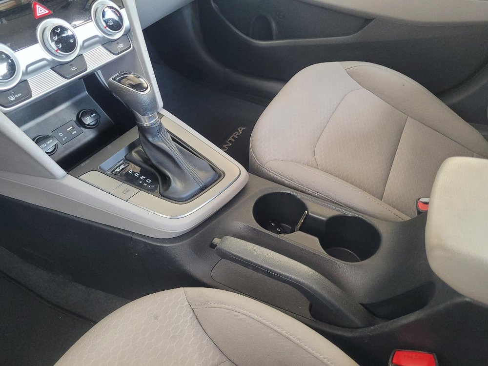 Used 2019 Hyundai Elantra SE FWD image 26