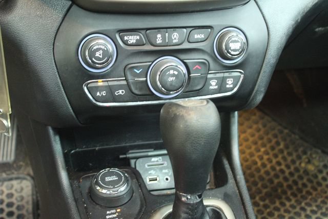 Used 2016 Jeep Cherokee 75th Anniversary AWD/4WD image 20