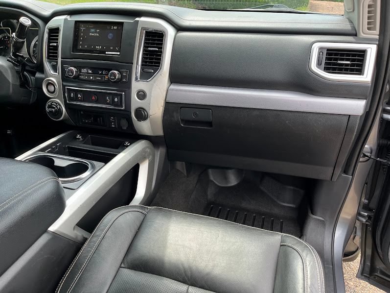 Used 2018 Nissan Titan PRO-4X w/ Pro-4x Convenience Package AWD/4WD image 38