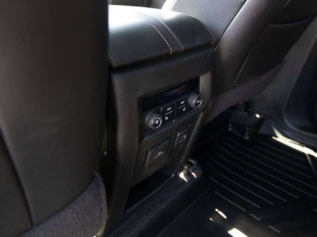 Used 2019 Chevrolet Traverse Premier w/ Redline Edition FWD image 16