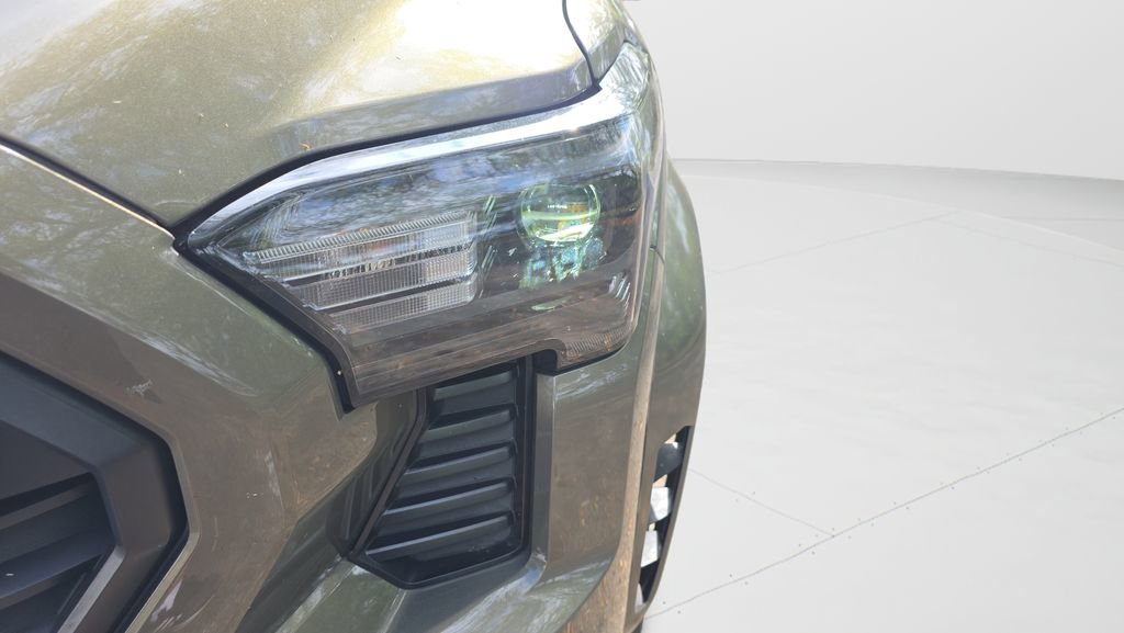 Used 2025 Toyota Tacoma TRD Sport image 9