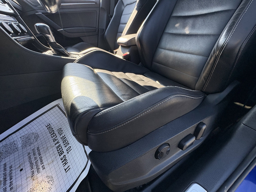 Used 2016 Volkswagen Golf 4-Door image 31