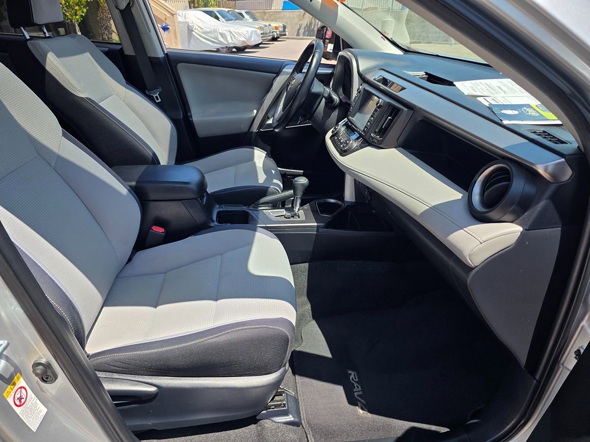 Used 2016 Toyota RAV4 XLE AWD/4WD image 14