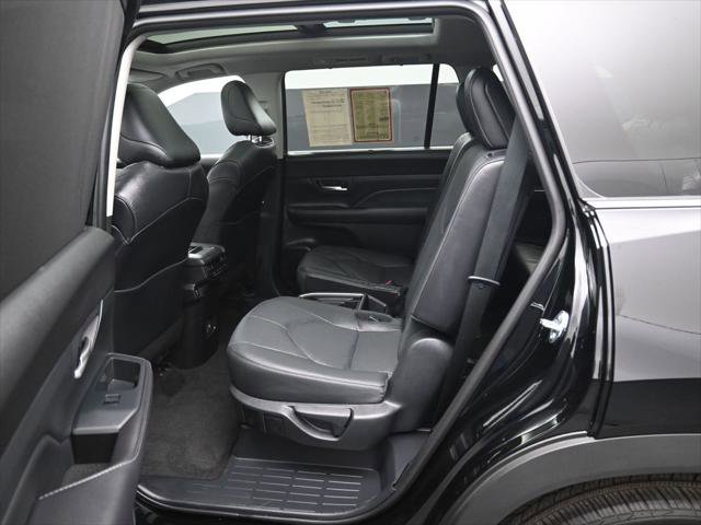 Certified 2026 Toyota Grand Highlander Platinum AWD/4WD image 32