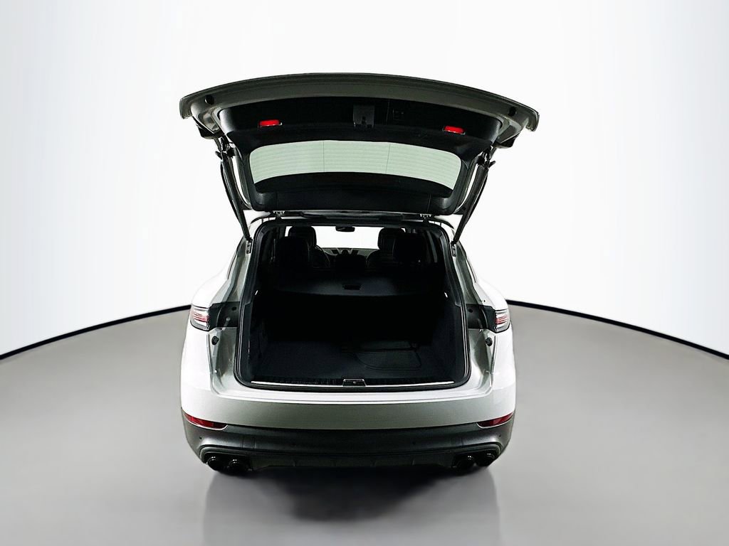 Certified 2023 Porsche Cayenne Platinum Edition image 27