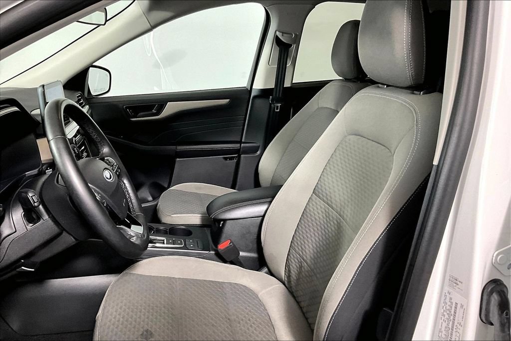 Used 2022 Ford Escape SE w/ Cold Weather Package AWD/4WD image 13