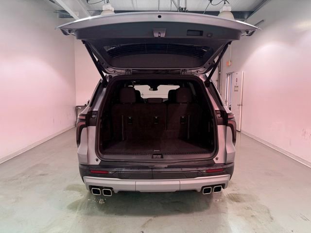 Certified 2025 Chevrolet Traverse LT image 8