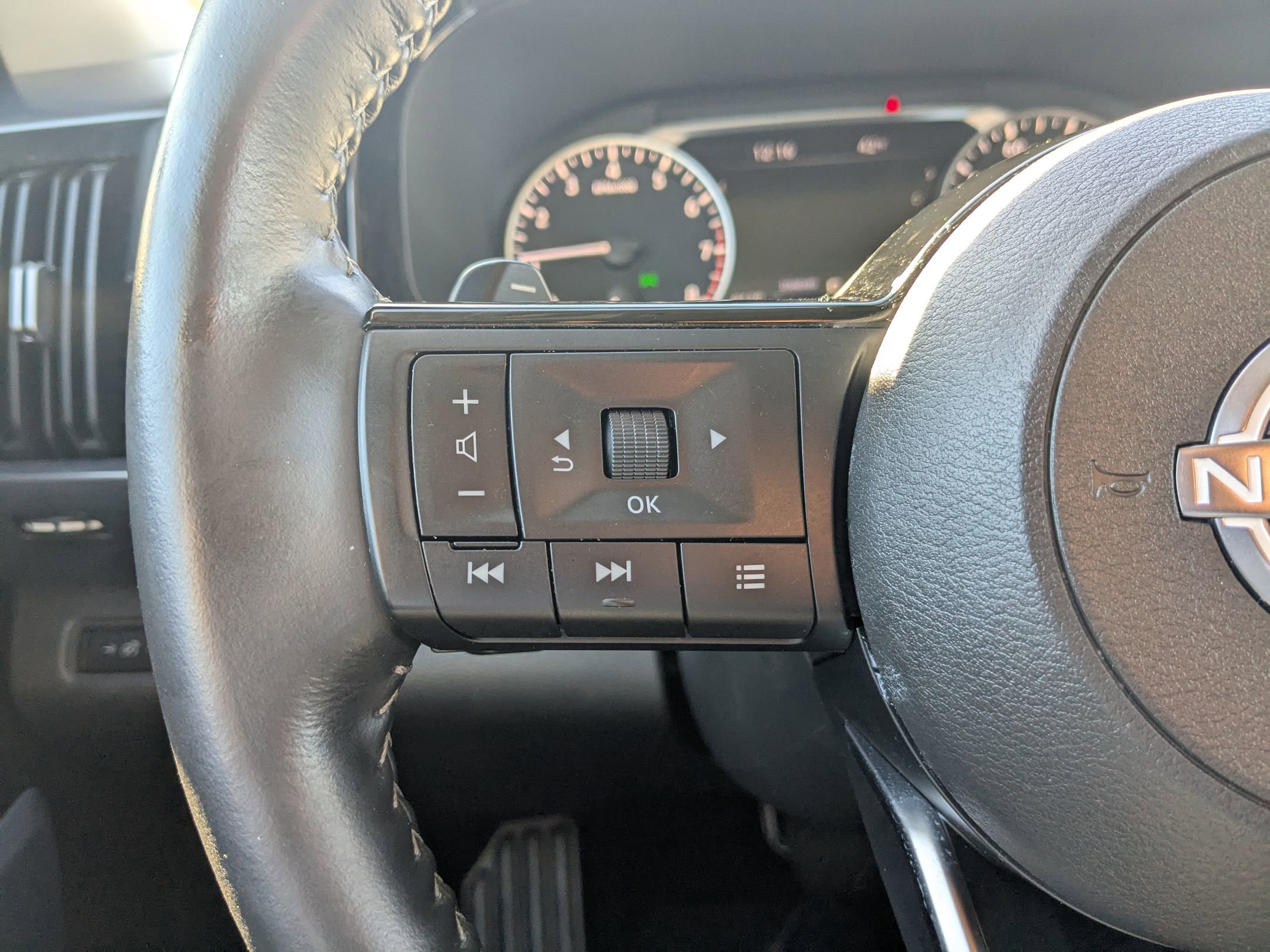 Used 2025 Nissan Pathfinder SL image 22