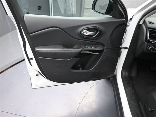 Used 2023 Jeep Cherokee Altitude Lux image 16