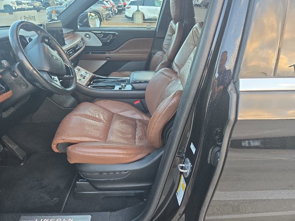 Used 2023 Lincoln Aviator Reserve w/ Equipment Group 201A AWD/4WD image 10