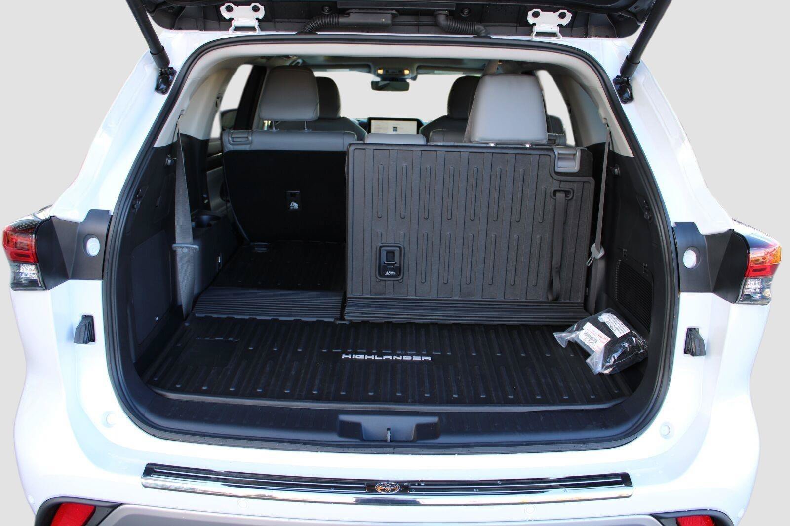 Used 2026 Toyota Highlander Platinum AWD/4WD image 35
