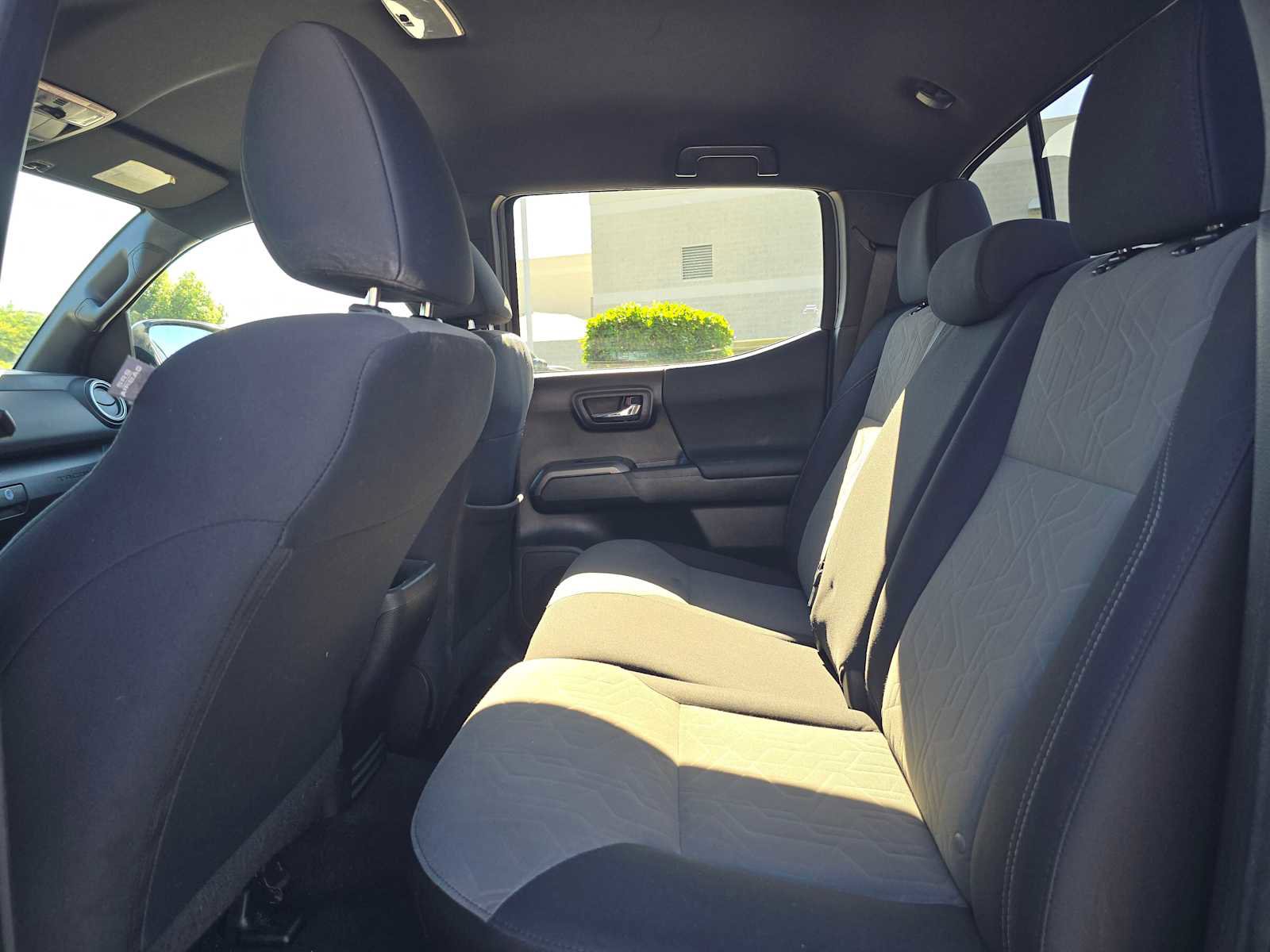 Used 2022 Toyota Tacoma TRD Off-Road image 16