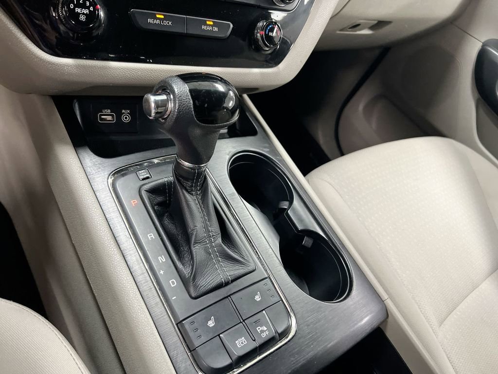 Used 2016 Kia Sedona LX w/ LX Convenience Package image 12