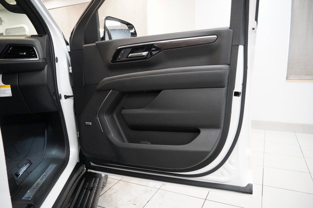 New 2025 Chevrolet Suburban Premier image 57