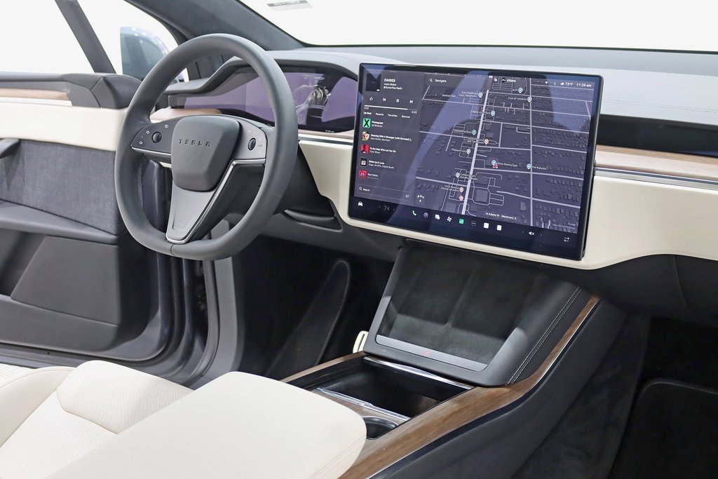 Used 2022 Tesla Model X image 32