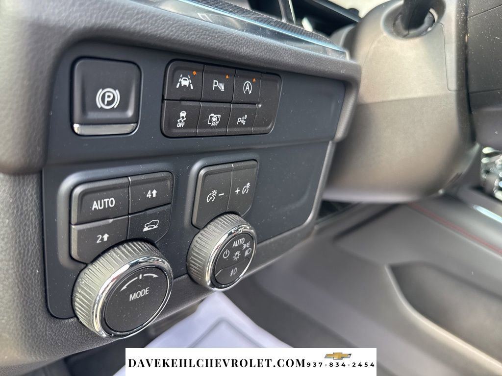 Used 2025 Chevrolet Suburban RST w/ Comfort Package image 11