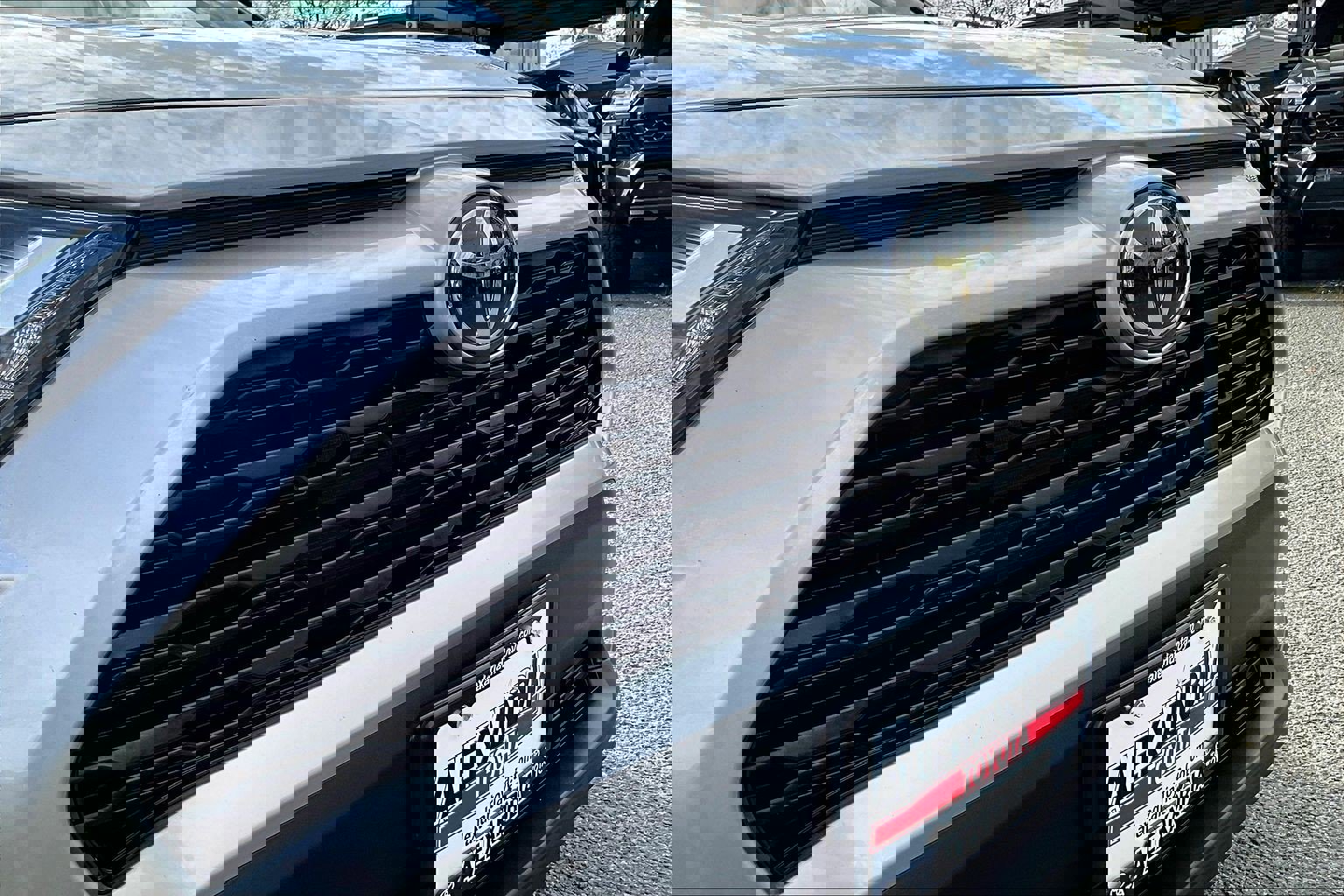 Used 2025 Toyota RAV4 XLE image 28