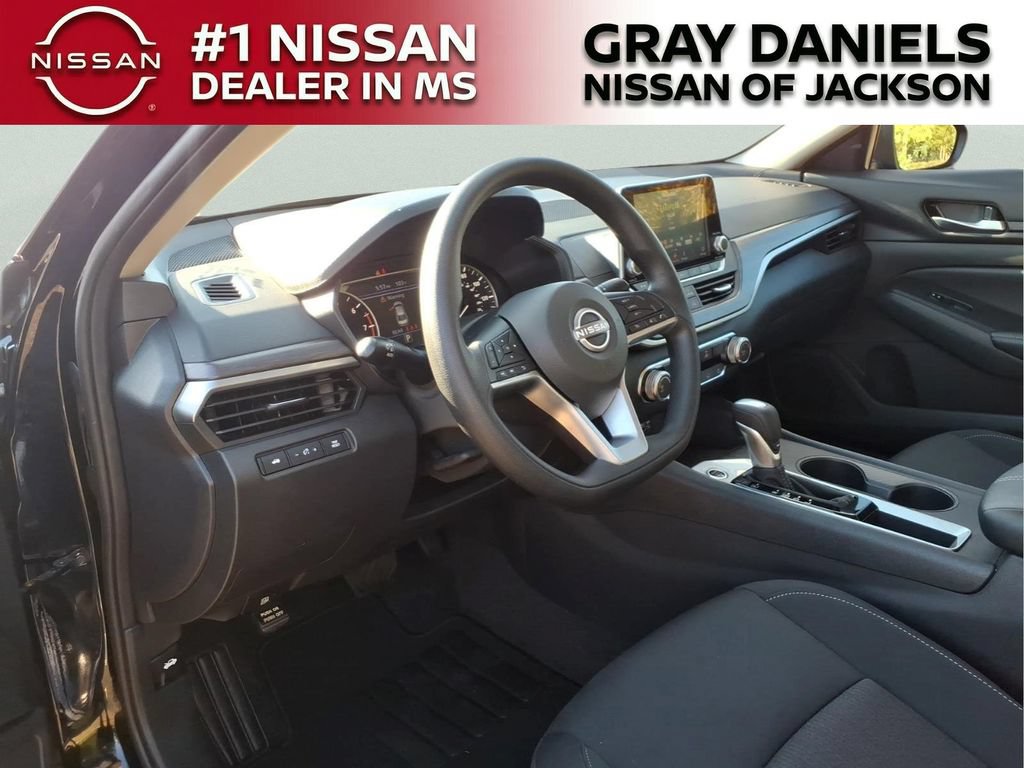 Certified 2025 Nissan Altima 2.5 SV FWD image 10