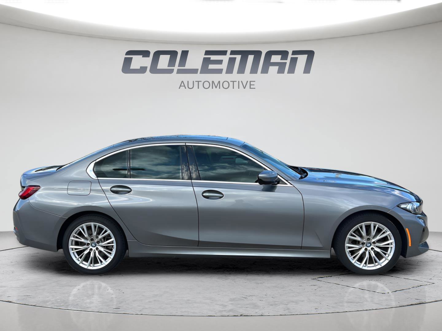 Used 2024 BMW 330e xDrive image 4
