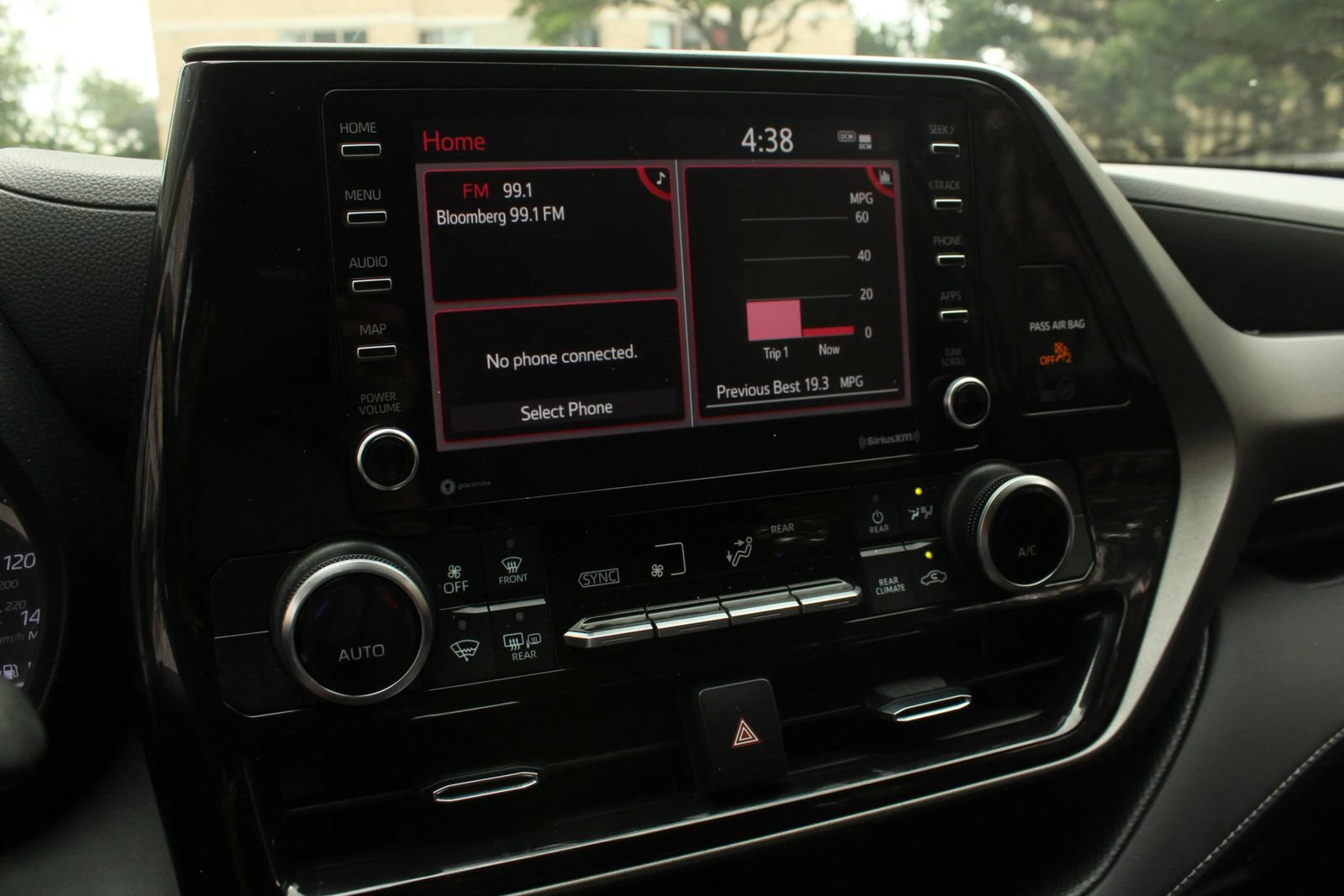 Used 2022 Toyota Highlander L AWD/4WD image 33