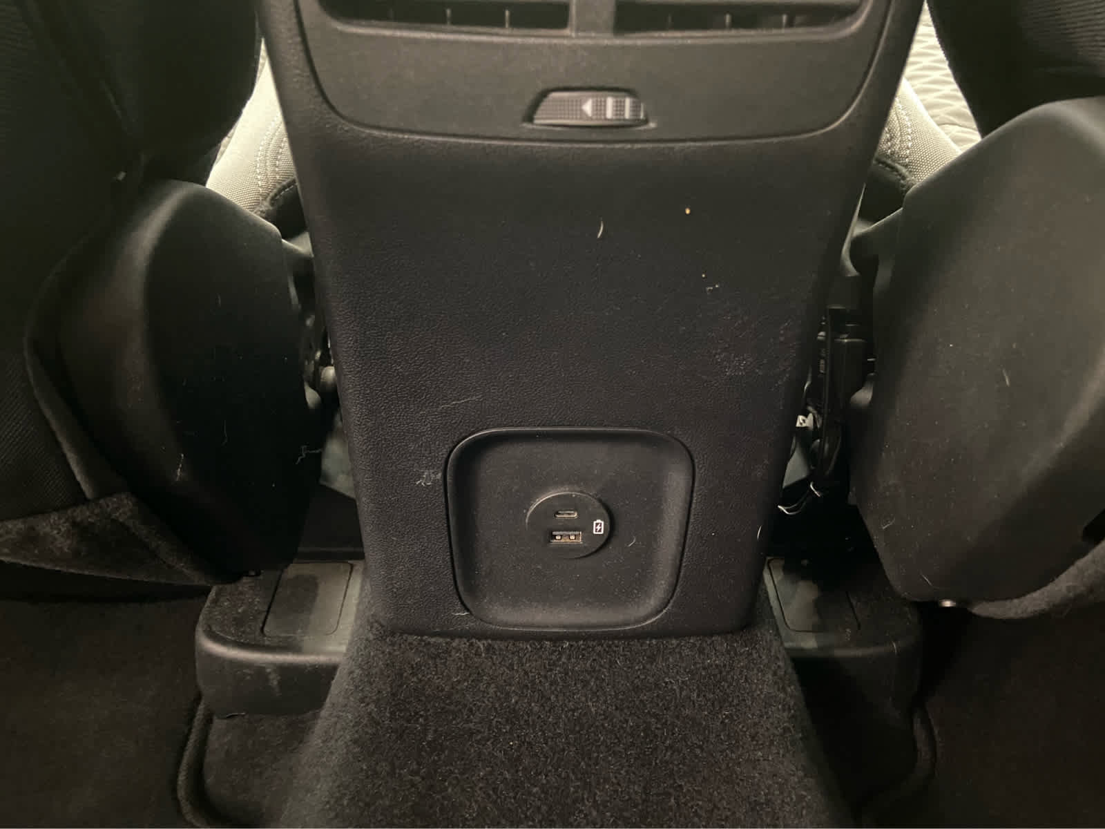 Used 2022 Ford Escape SE w/ SE Sport Appearance Package image 19