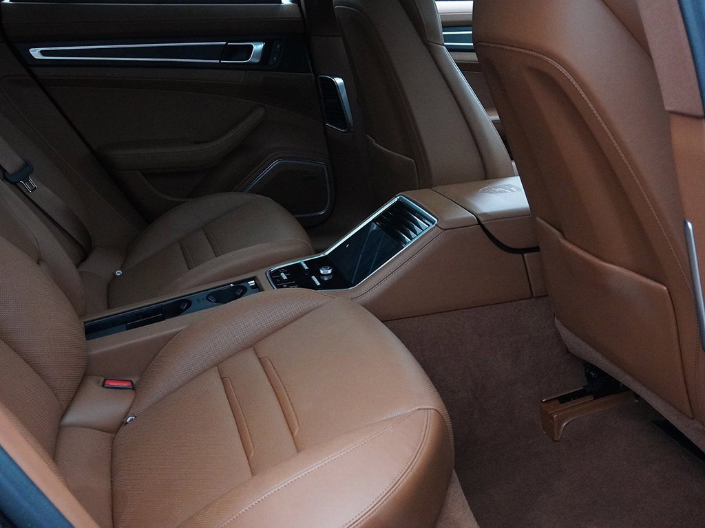 Used 2023 Porsche Panamera 4 Platinum Edition image 34
