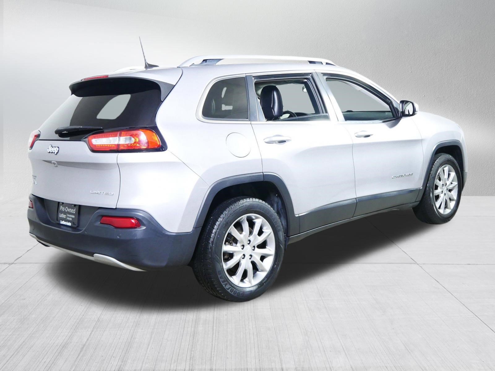 Used 2018 Jeep Cherokee Limited image 7
