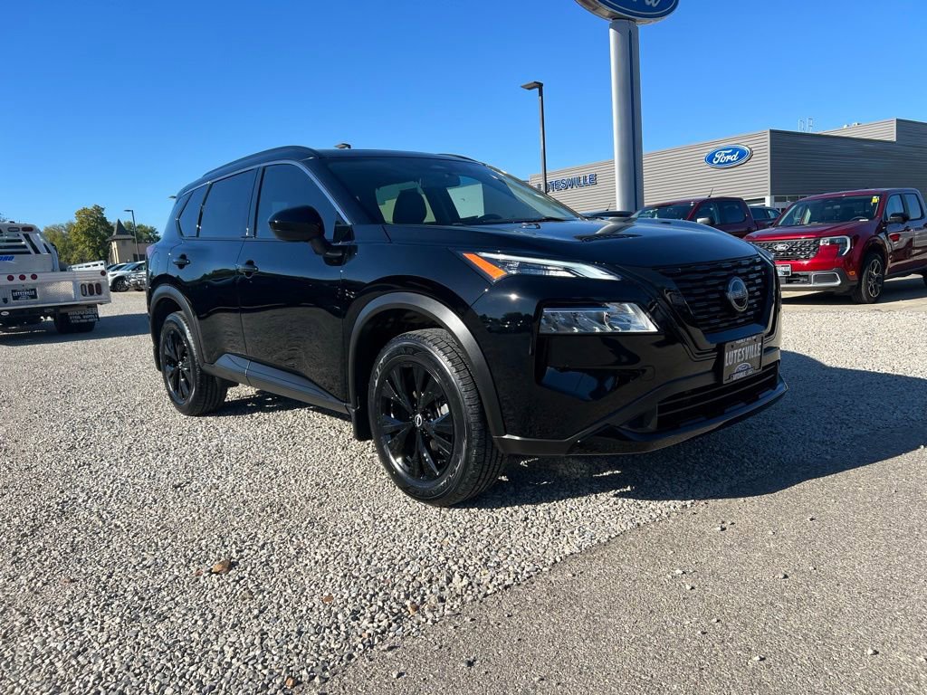 Used 2023 Nissan Rogue SV w/ SV Premium B Package image 2
