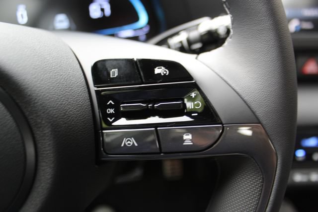 Used 2026 Hyundai Elantra Sport FWD image 13