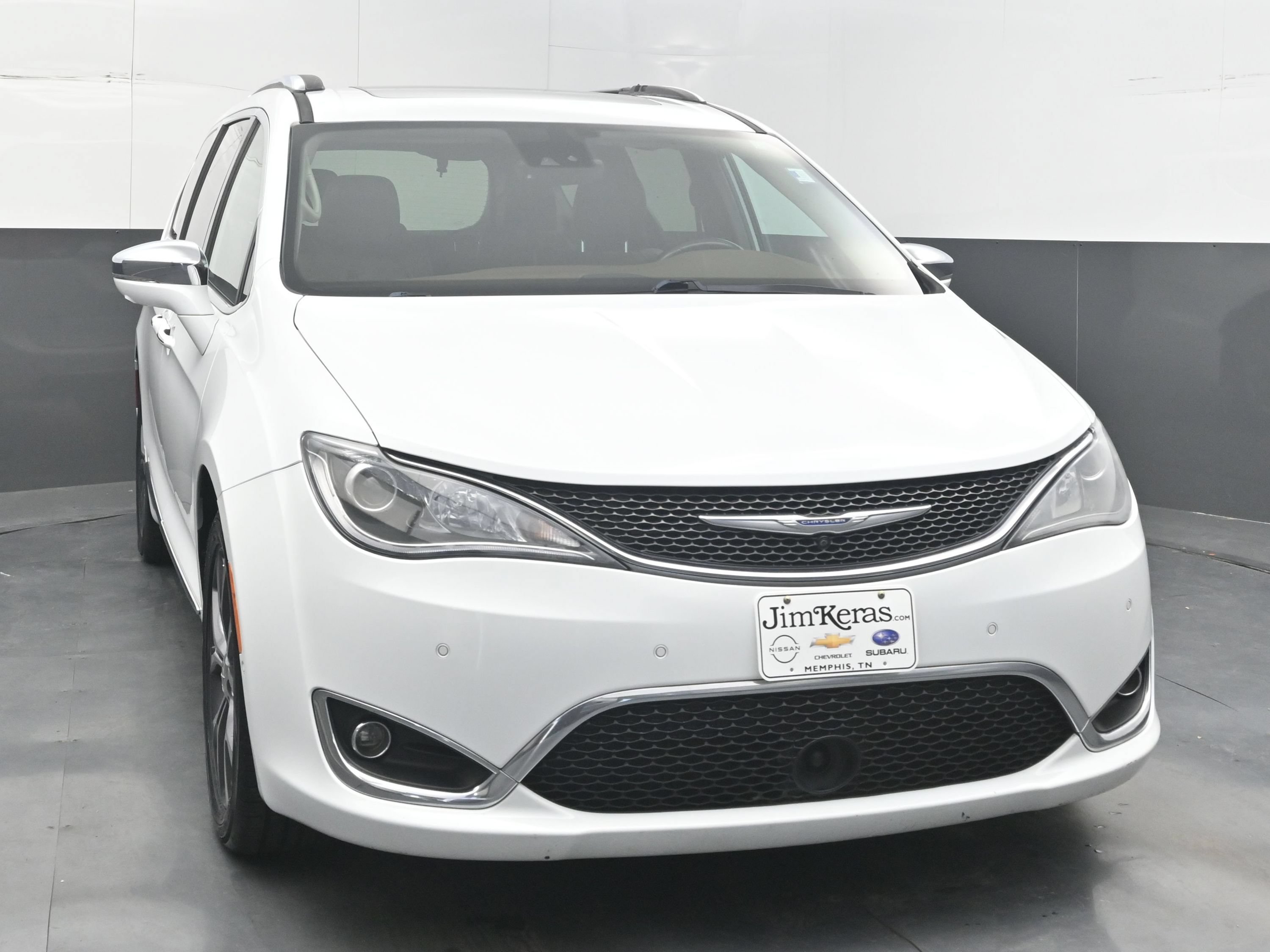 Used 2017 Chrysler Pacifica Limited FWD image 2