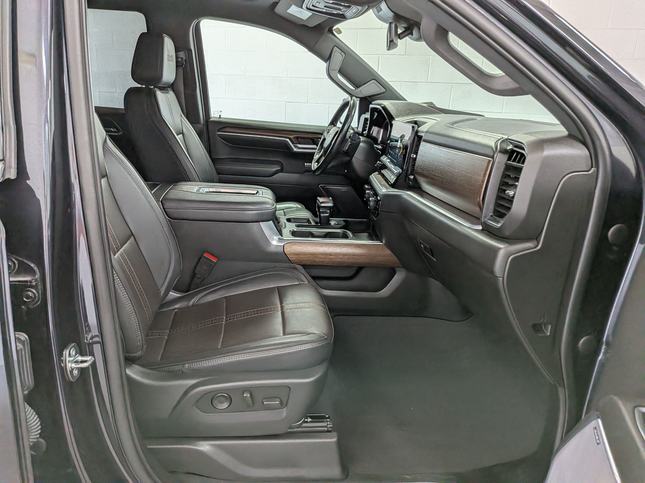Used 2022 Chevrolet Silverado 1500 High Country RWD image 34