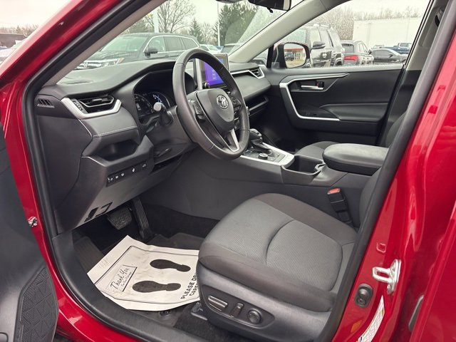 Used 2025 Toyota RAV4 XLE image 9