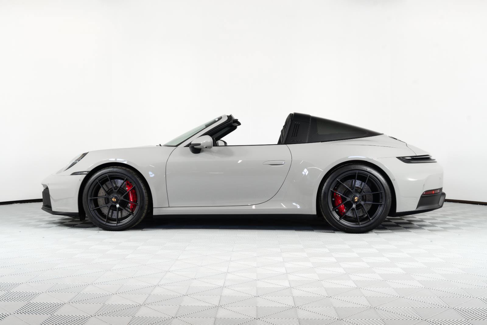 Used 2025 Porsche 911 Targa 4 GTS AWD/4WD image 13