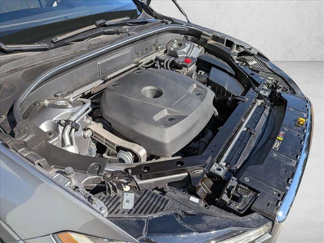 Used 2021 Volvo XC60 T6 Momentum image 24