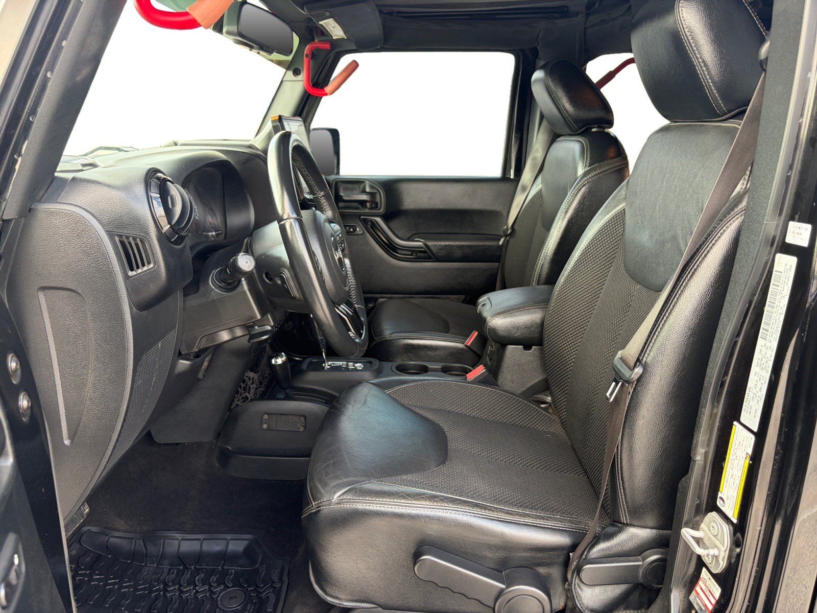 Used 2017 Jeep Wrangler Unlimited Sahara AWD/4WD image 11