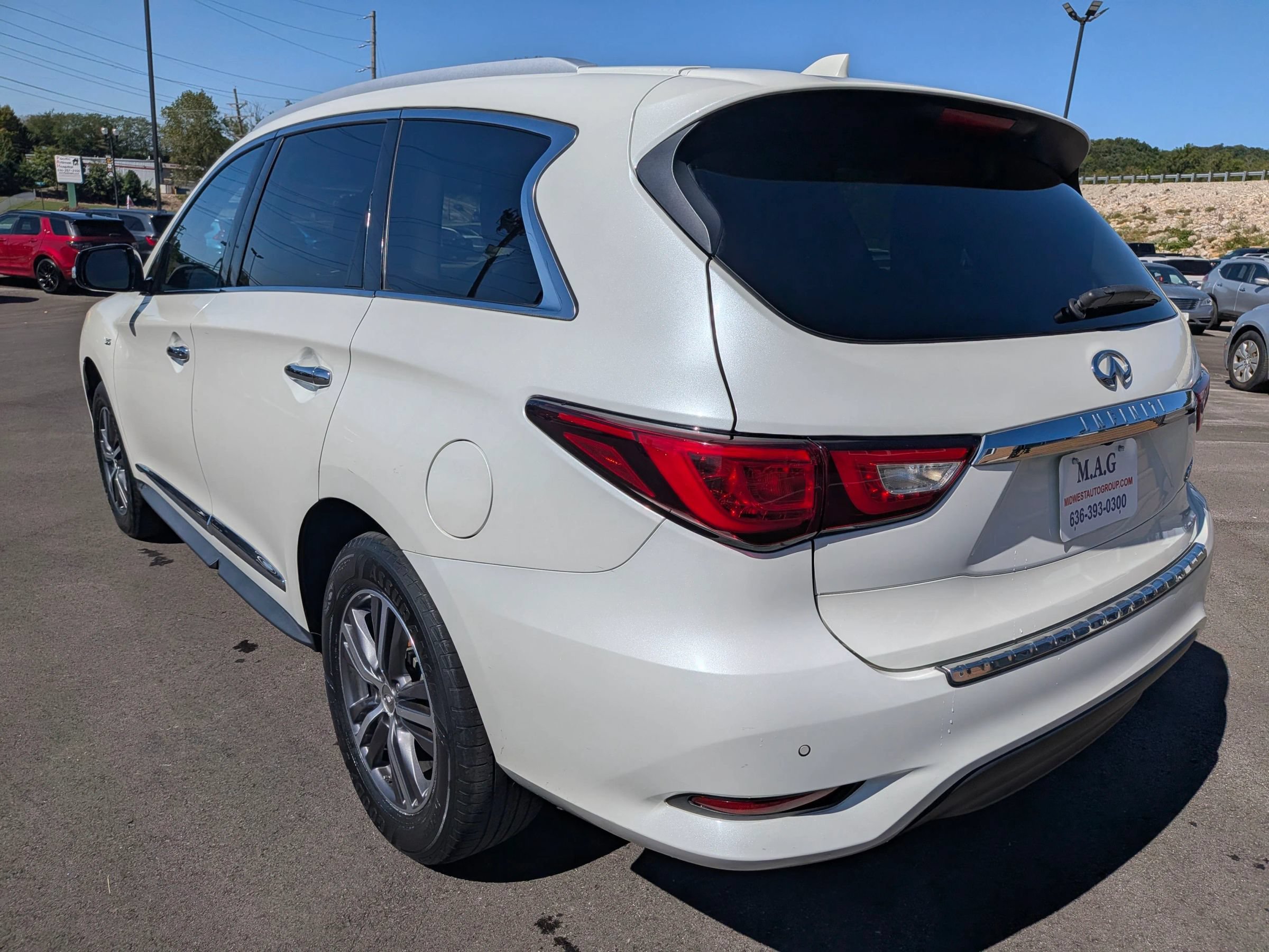Used 2016 INFINITI QX60 Luxe w/ Premium Plus Package AWD/4WD image 4