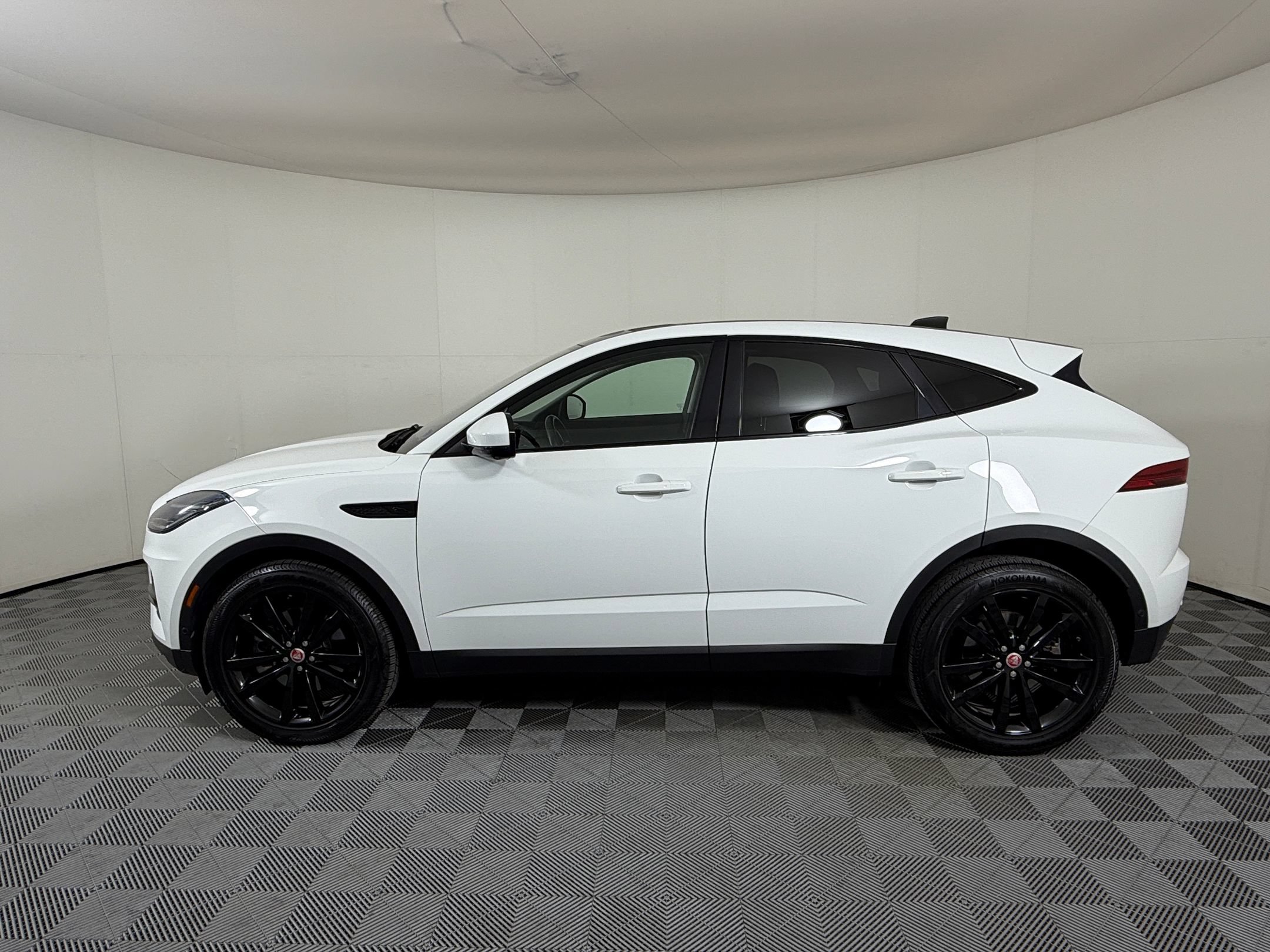 Used 2021 Jaguar E-PACE SE AWD/4WD image 2