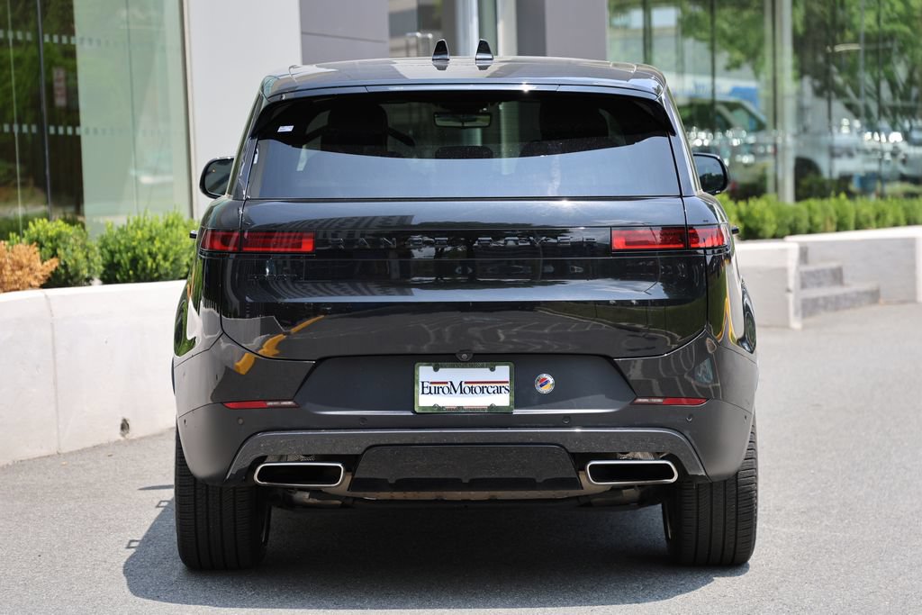 Used 2024 Land Rover Range Rover Sport SE AWD/4WD image 3