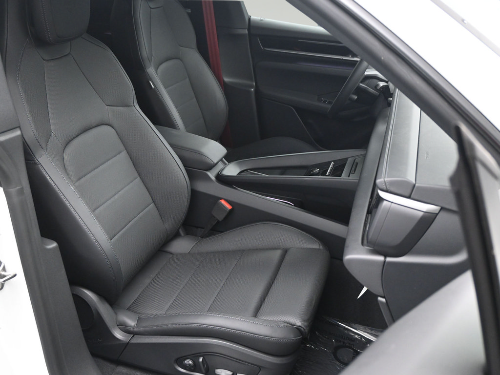 Certified 2025 Porsche Macan 4S Electric AWD/4WD image 12