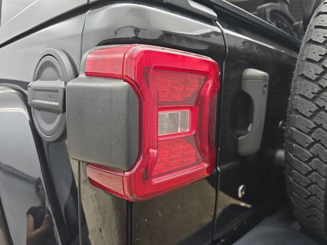 Used 2019 Jeep Wrangler Unlimited Sahara AWD/4WD image 35