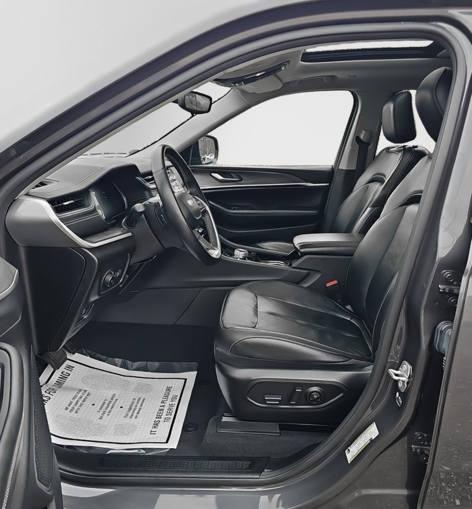 Used 2022 Jeep Grand Cherokee L Limited image 13