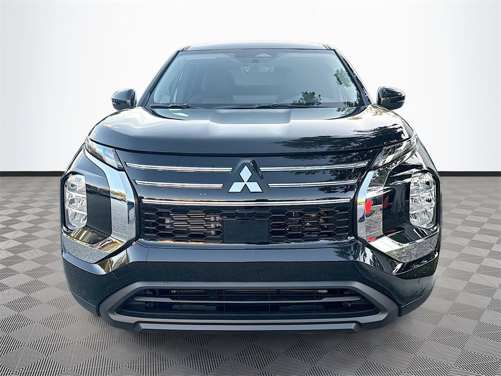 New 2026 Mitsubishi Outlander ES image 2