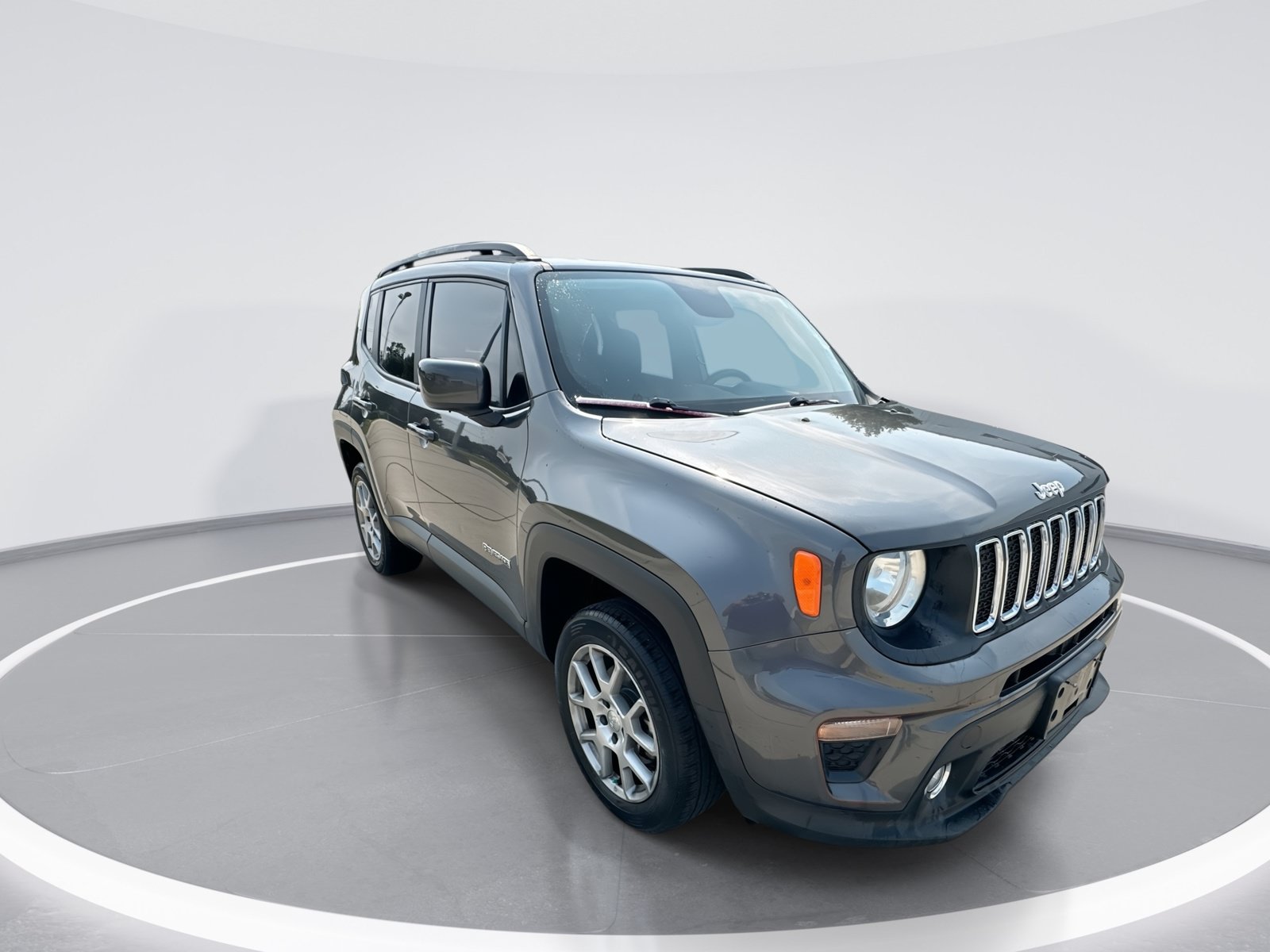 Used 2019 Jeep Renegade Latitude w/ Cold Weather Group AWD/4WD image 2